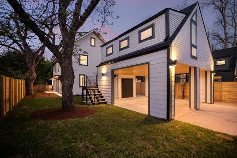 $1,850,000 | 2401 Willow Street, Austin, TX 78702