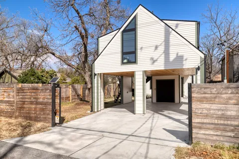 $1,850,000 | 2401 Willow Street, Austin, TX 78702