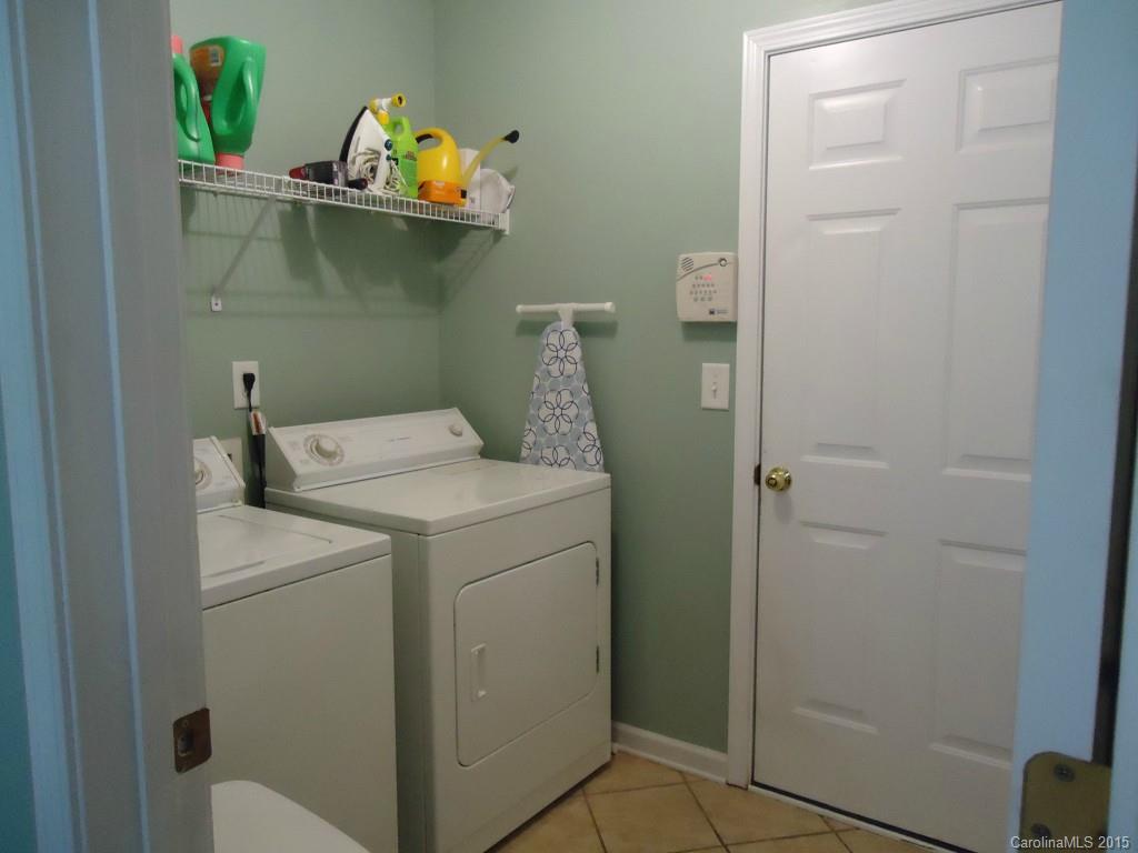 6538 Sunman Road Charlotte, NC 28216 - Photo 13 of 22 Gallery Image 13