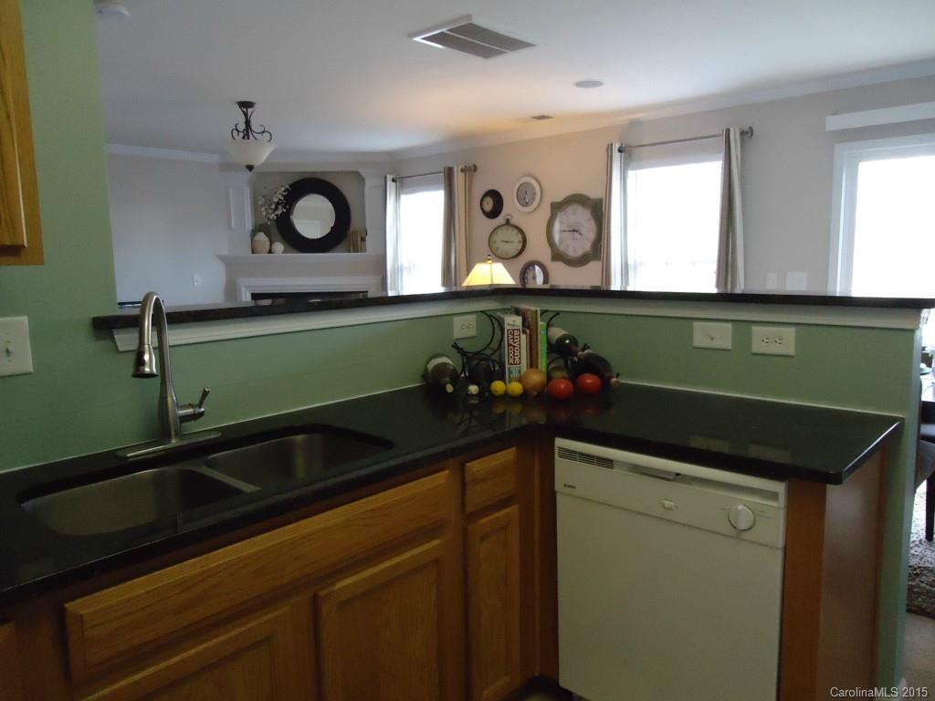 6538 Sunman Road Charlotte, NC 28216 - Photo 4 of 22 Gallery Image 4