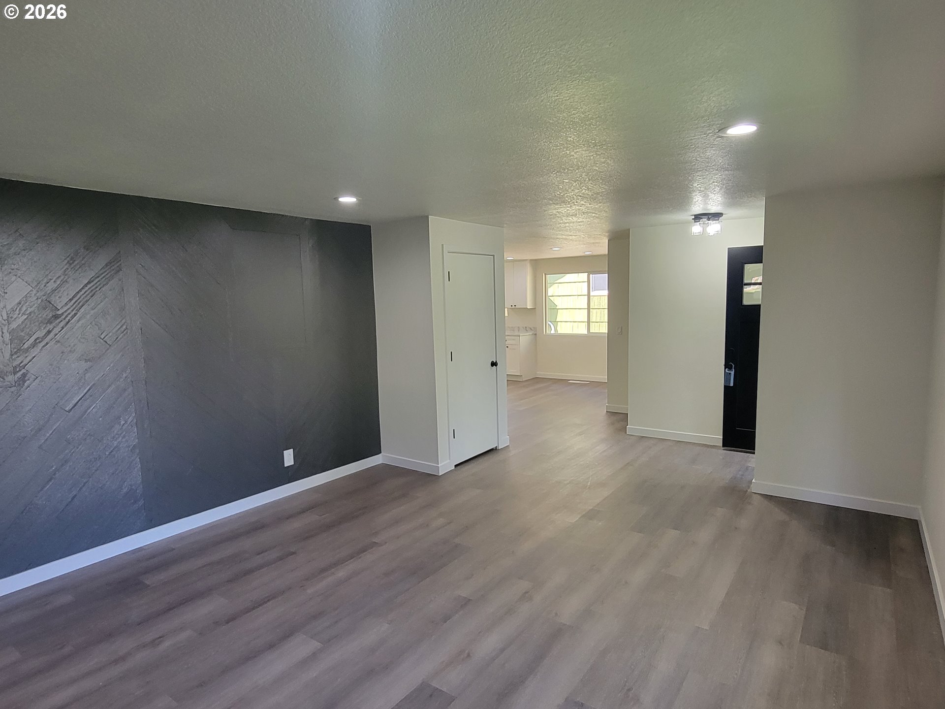 945 18th Street Northeast Salem, OR 97301 - Photo 4 of 31