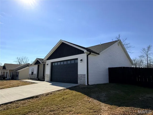 $265,500 | 145 Fortitude Avenue, Poplar Bluff, MO 63901