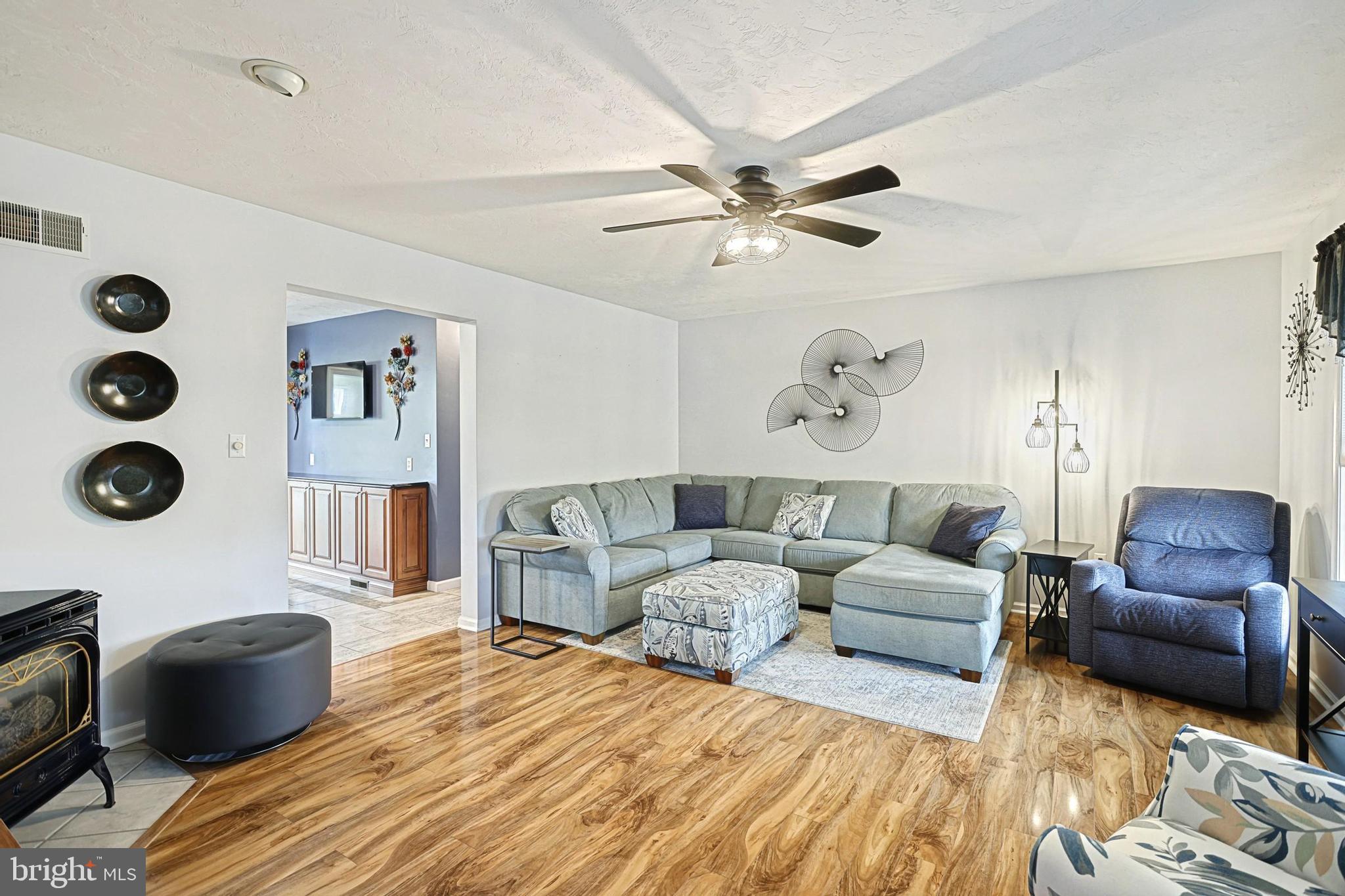 645 Kindig Road Littlestown, PA 17340 - Photo 18 of 61 a living room with furniture and wooden floor