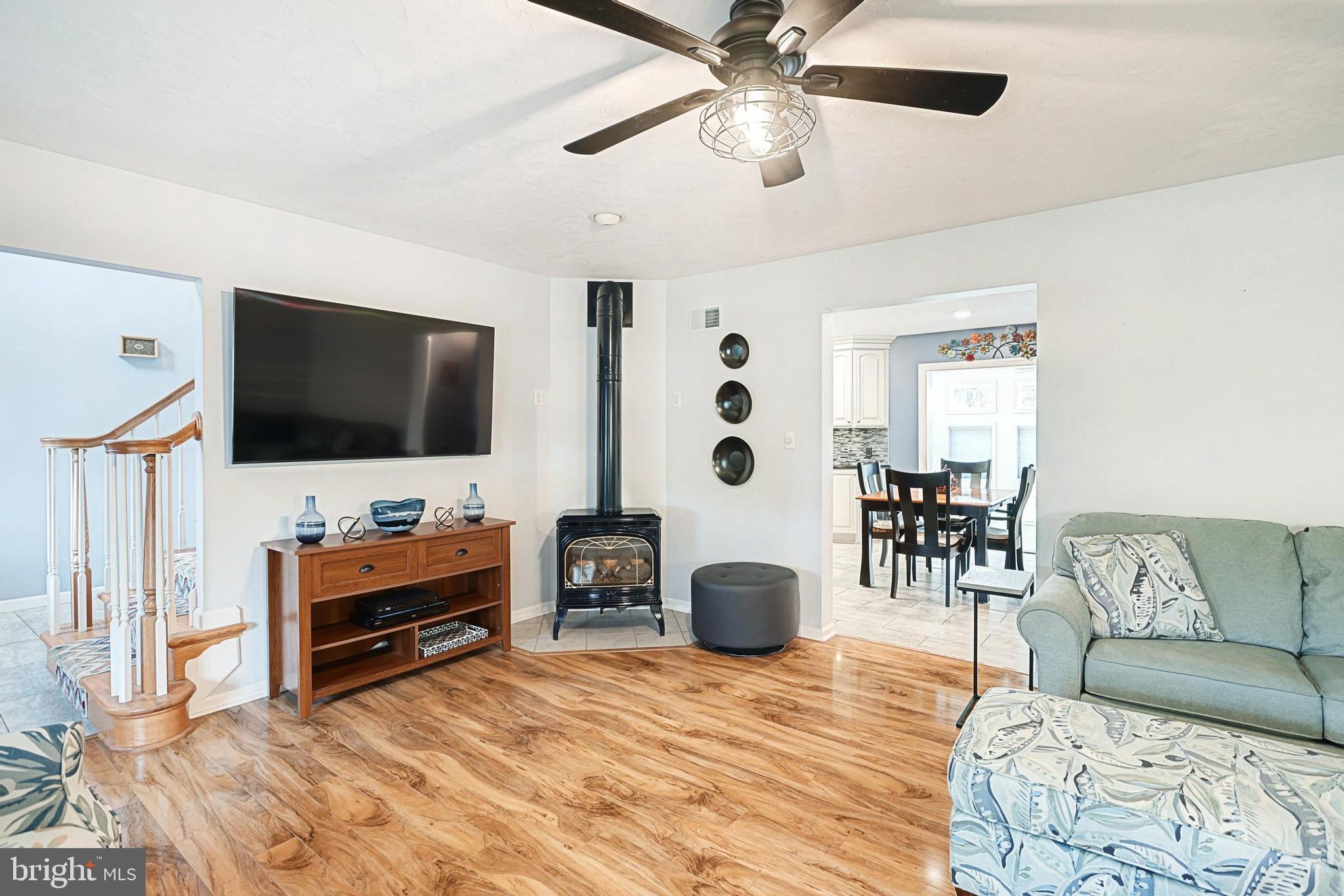 645 Kindig Road Littlestown, PA 17340 - Photo 19 of 61 a living room with furniture and a flat screen tv