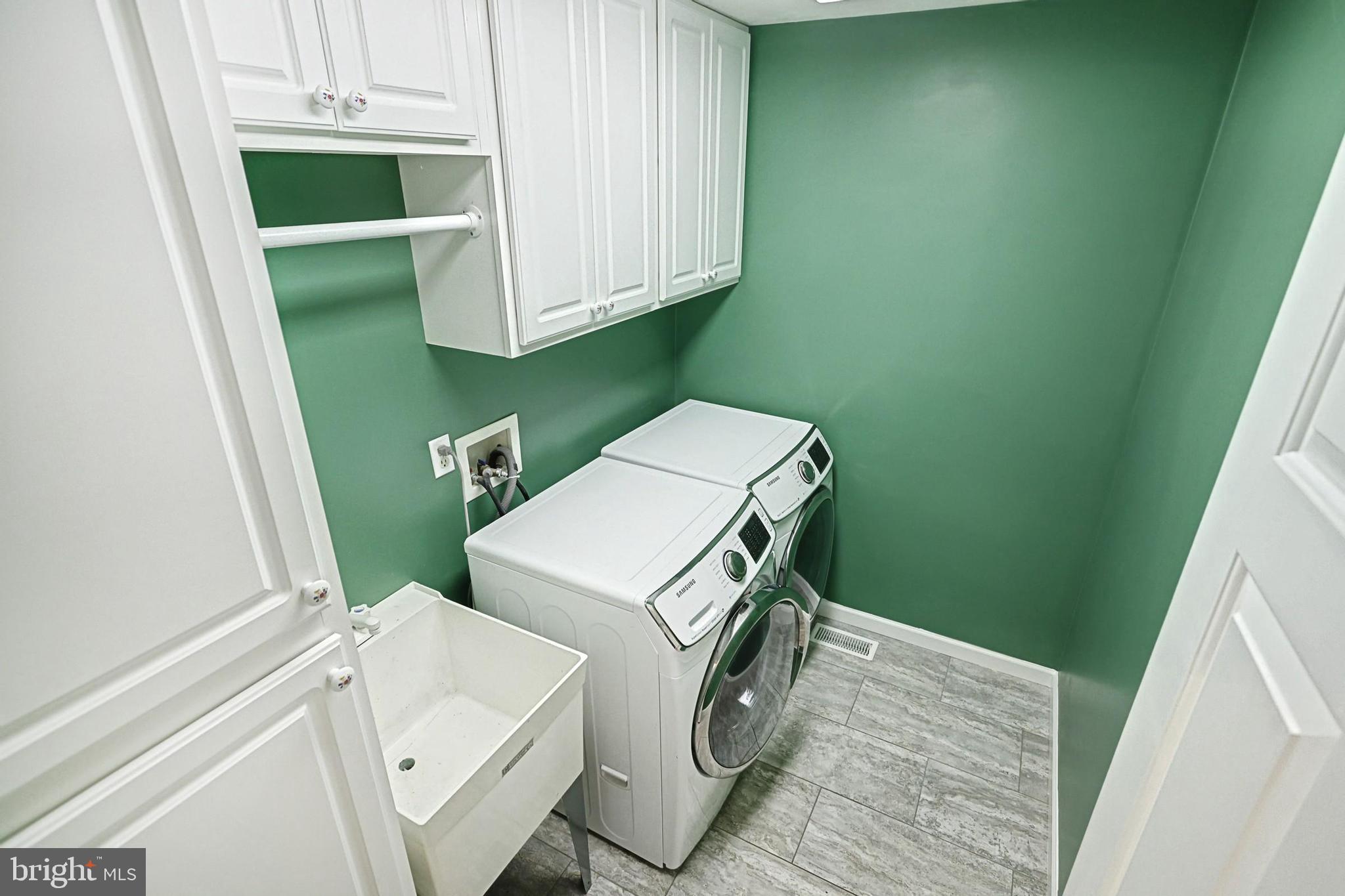 645 Kindig Road Littlestown, PA 17340 - Photo 31 of 61 a utility room with dryer and washer