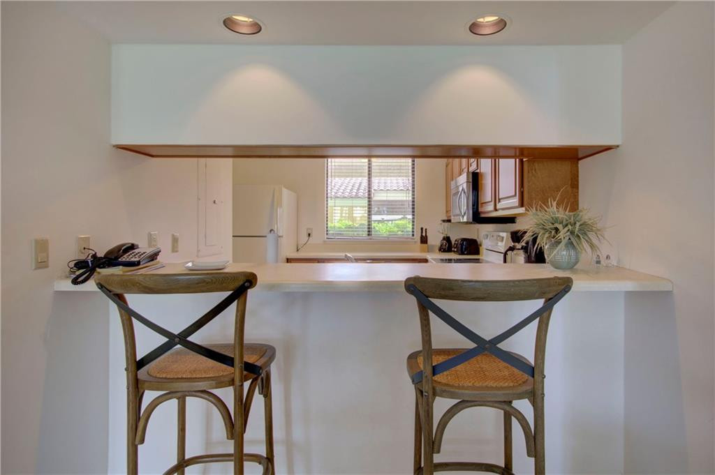 201 Neptune Road, Unit 157 St. Simons Island, GA 31522 - Photo 6 of 29 Kitchen bar
