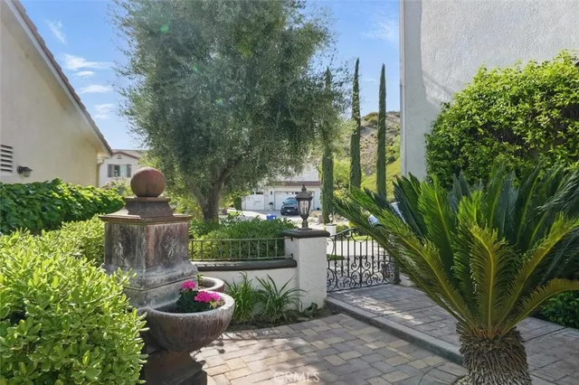 $1,195,000 | 29160 Harmony Way, Saugus, CA 91390