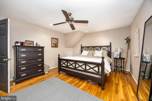 a view of livingroom with furniture