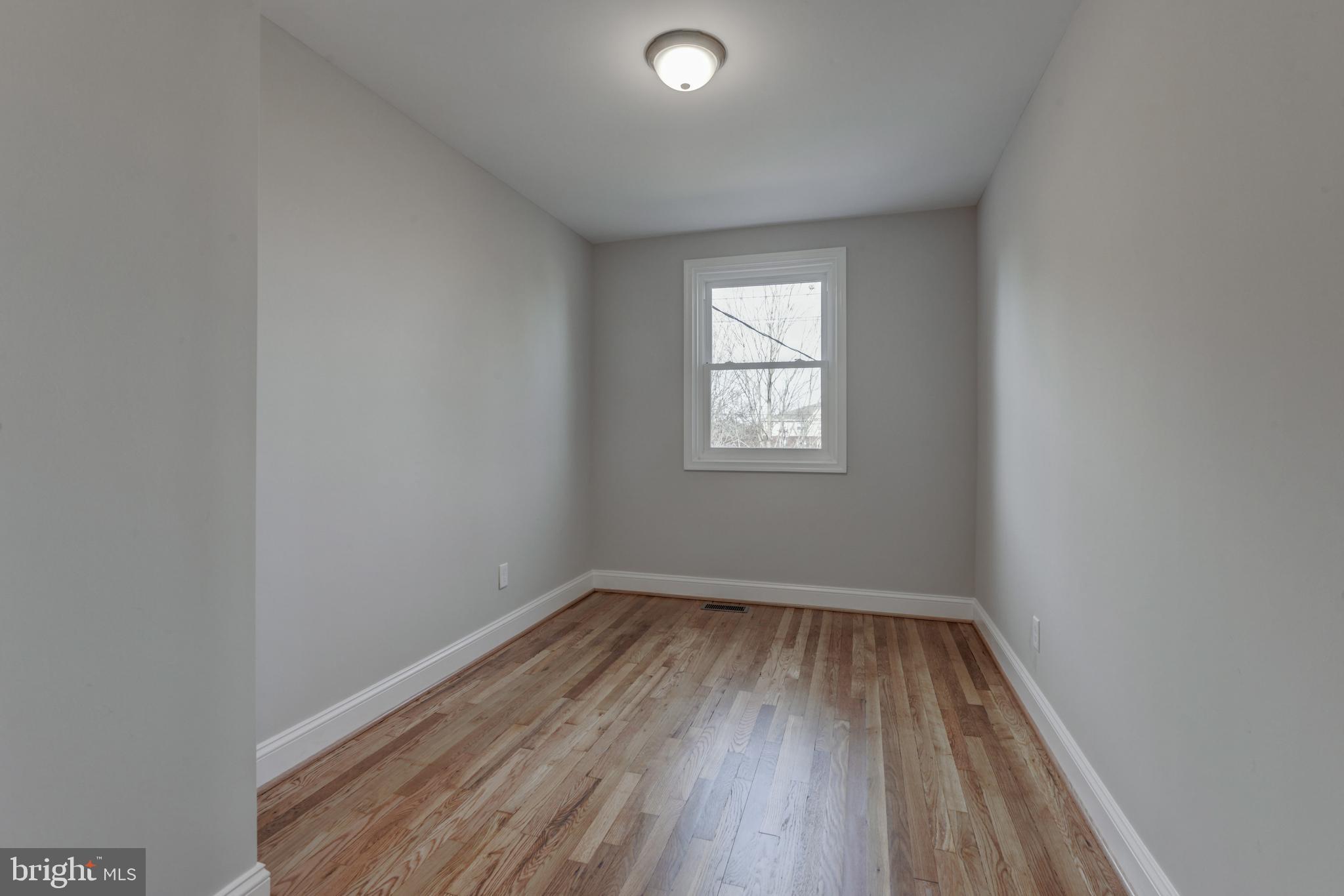 5412 Channing Road Baltimore, MD 21229 - Photo 15 of 32