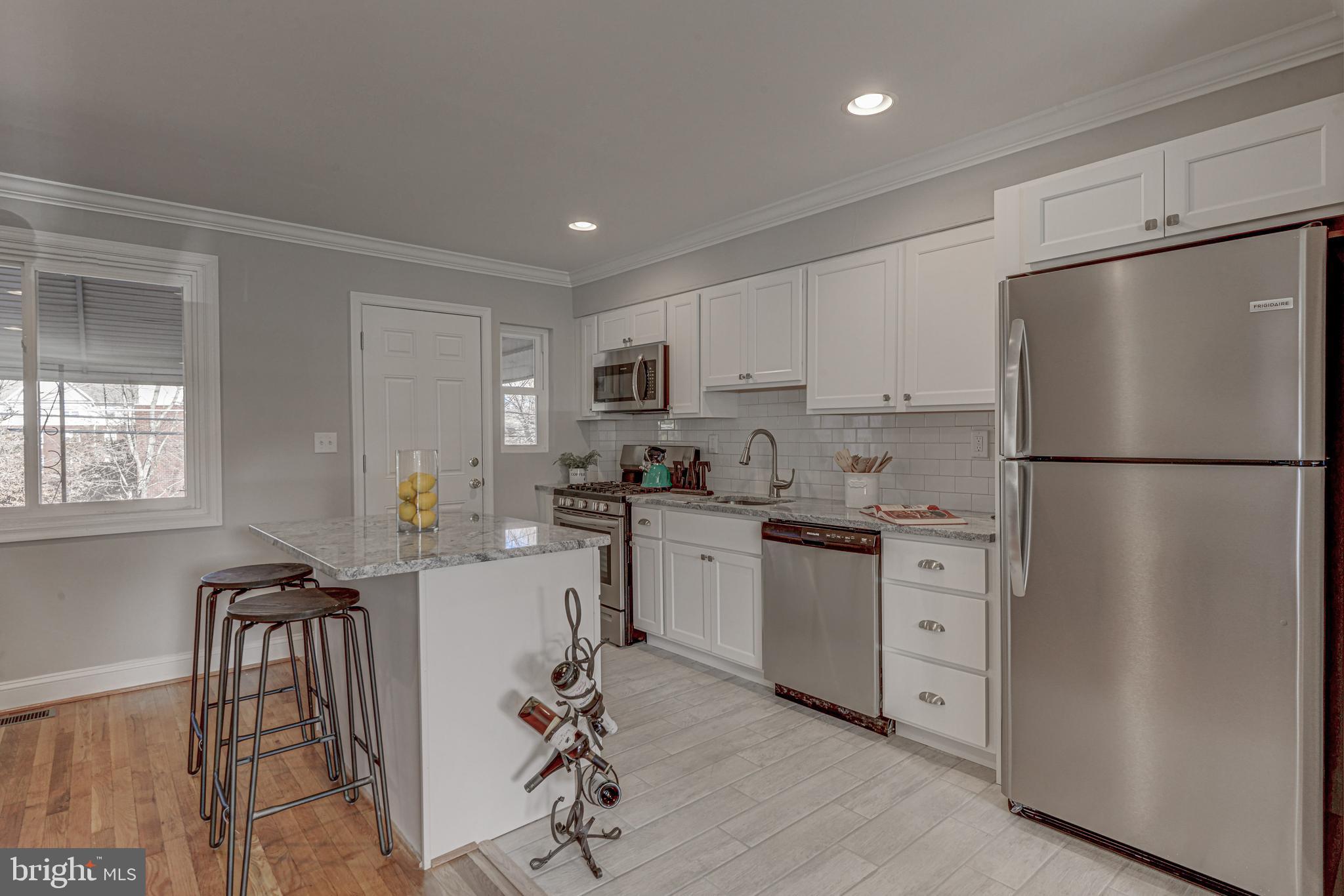 5412 Channing Road Baltimore, MD 21229 - Photo 6 of 32