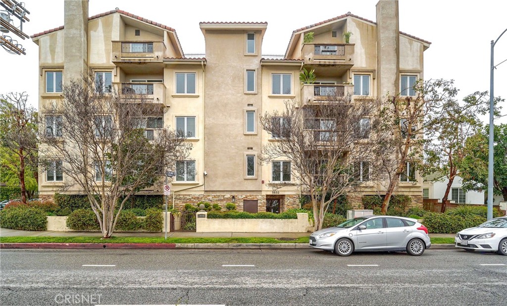 5650 Woodman Avenue, Unit 202 Valley Glen, CA 91401 - Photo 1 of 23 a building view