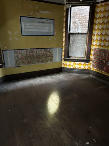 a view of an empty room with working area