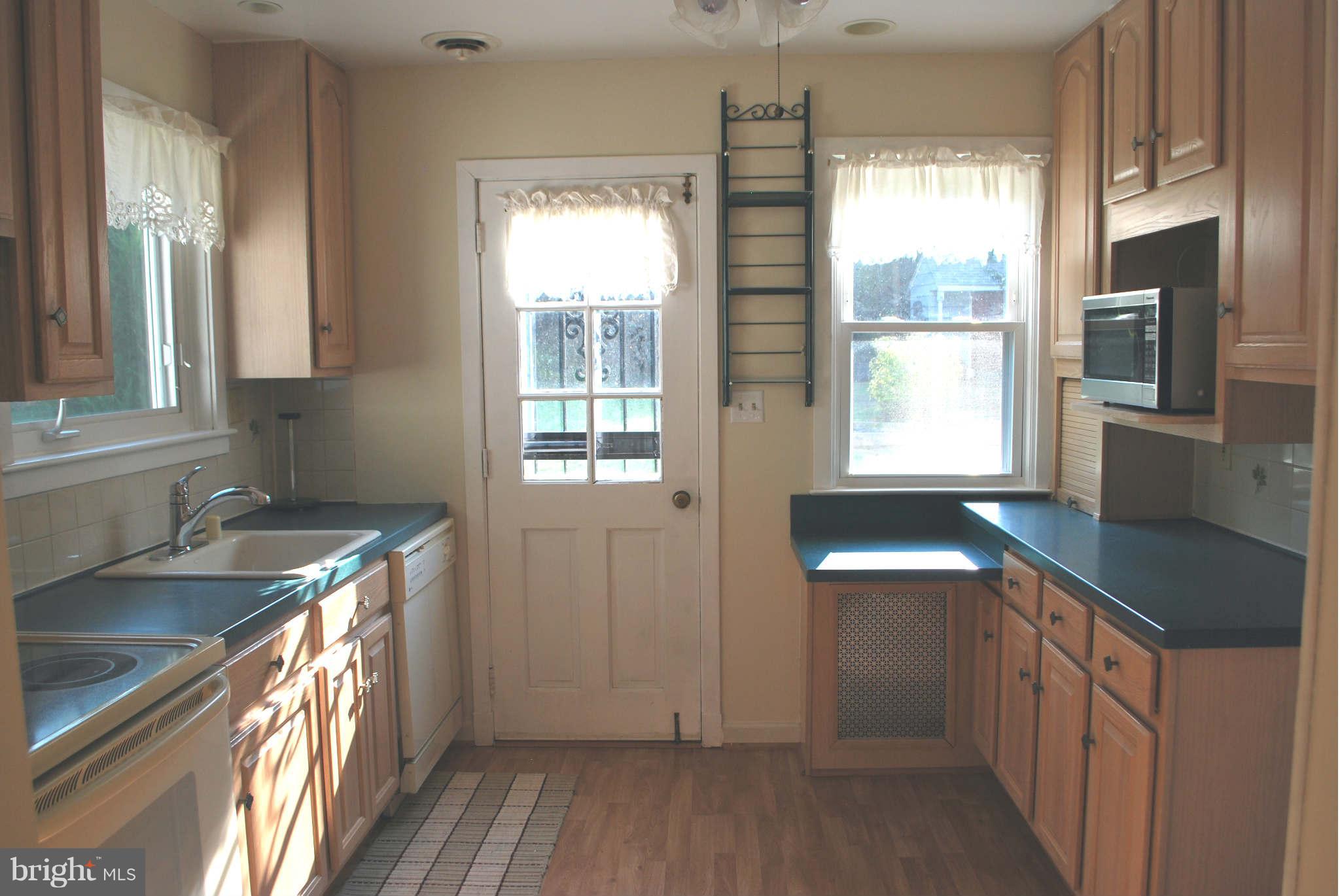 12 Overbrook Road Catonsville, MD 21228 - Photo 3 of 26 Kitchen