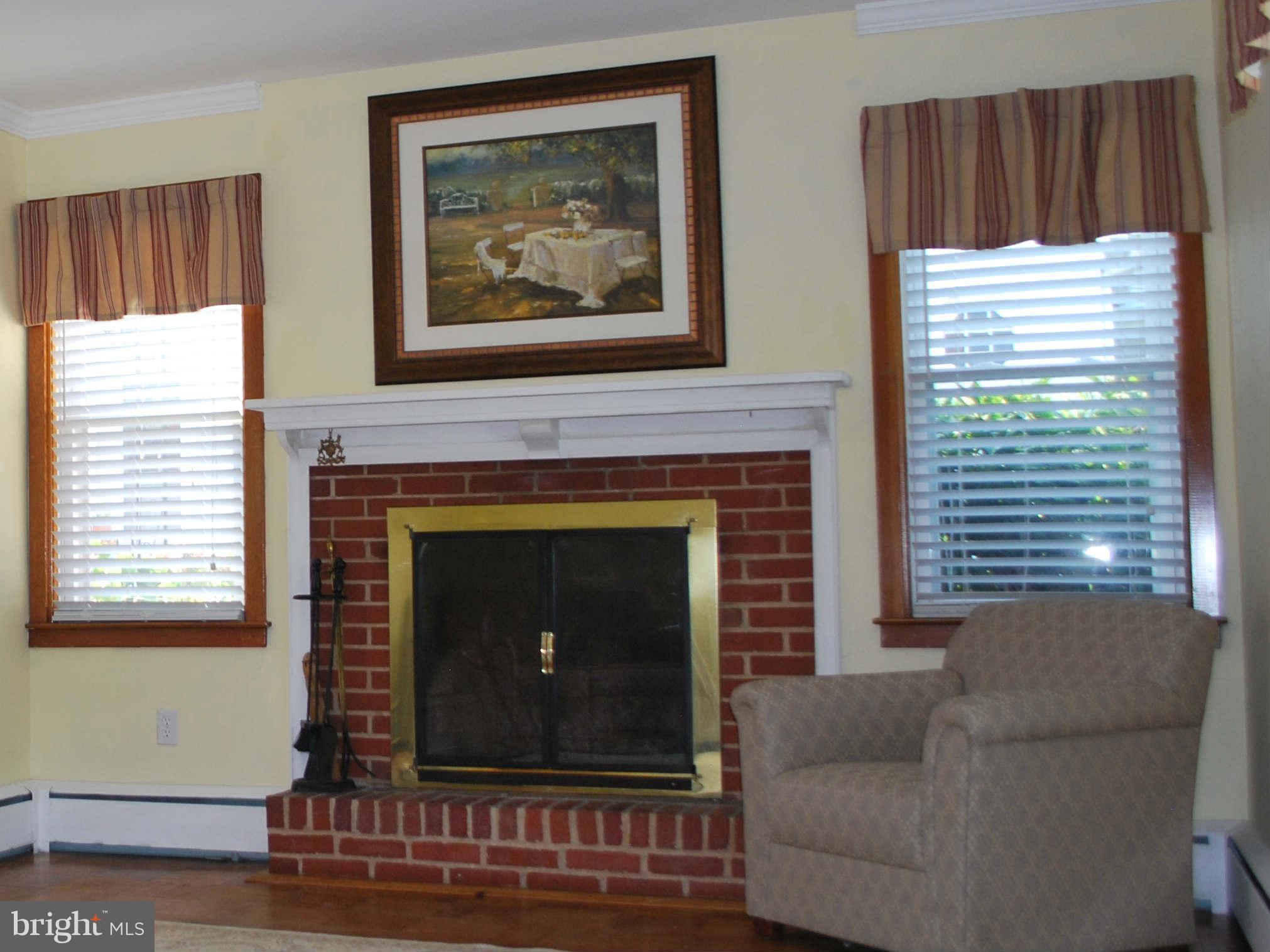 12 Overbrook Road Catonsville, MD 21228 - Photo 8 of 26 Living Room