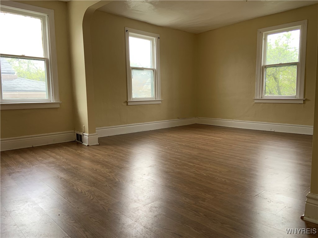 49 Newburgh Avenue Buffalo, NY 14211 - Photo 12 of 31