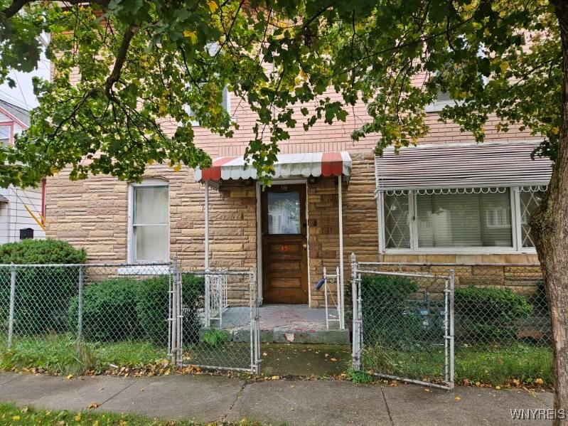 49 Newburgh Avenue Buffalo, NY 14211 - Photo 2 of 31