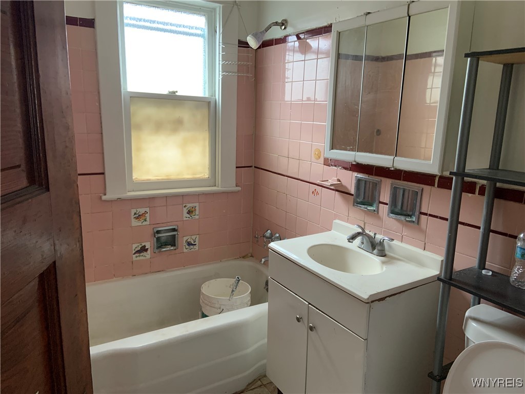 49 Newburgh Avenue Buffalo, NY 14211 - Photo 27 of 31