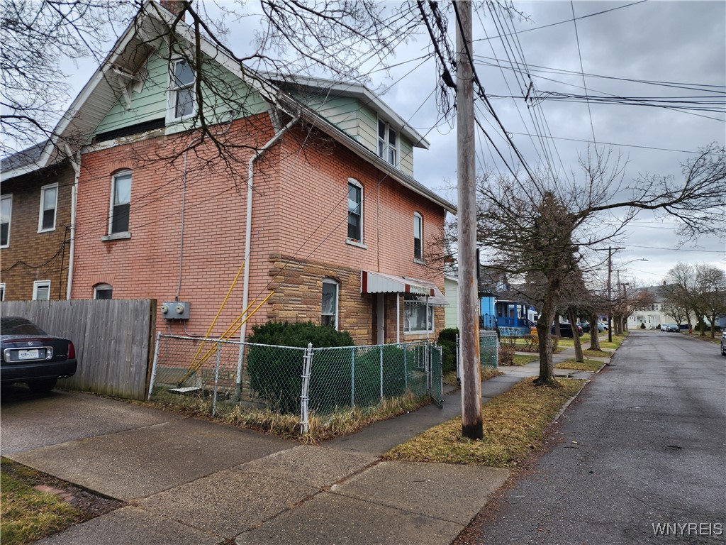 49 Newburgh Avenue Buffalo, NY 14211 - Photo 3 of 31