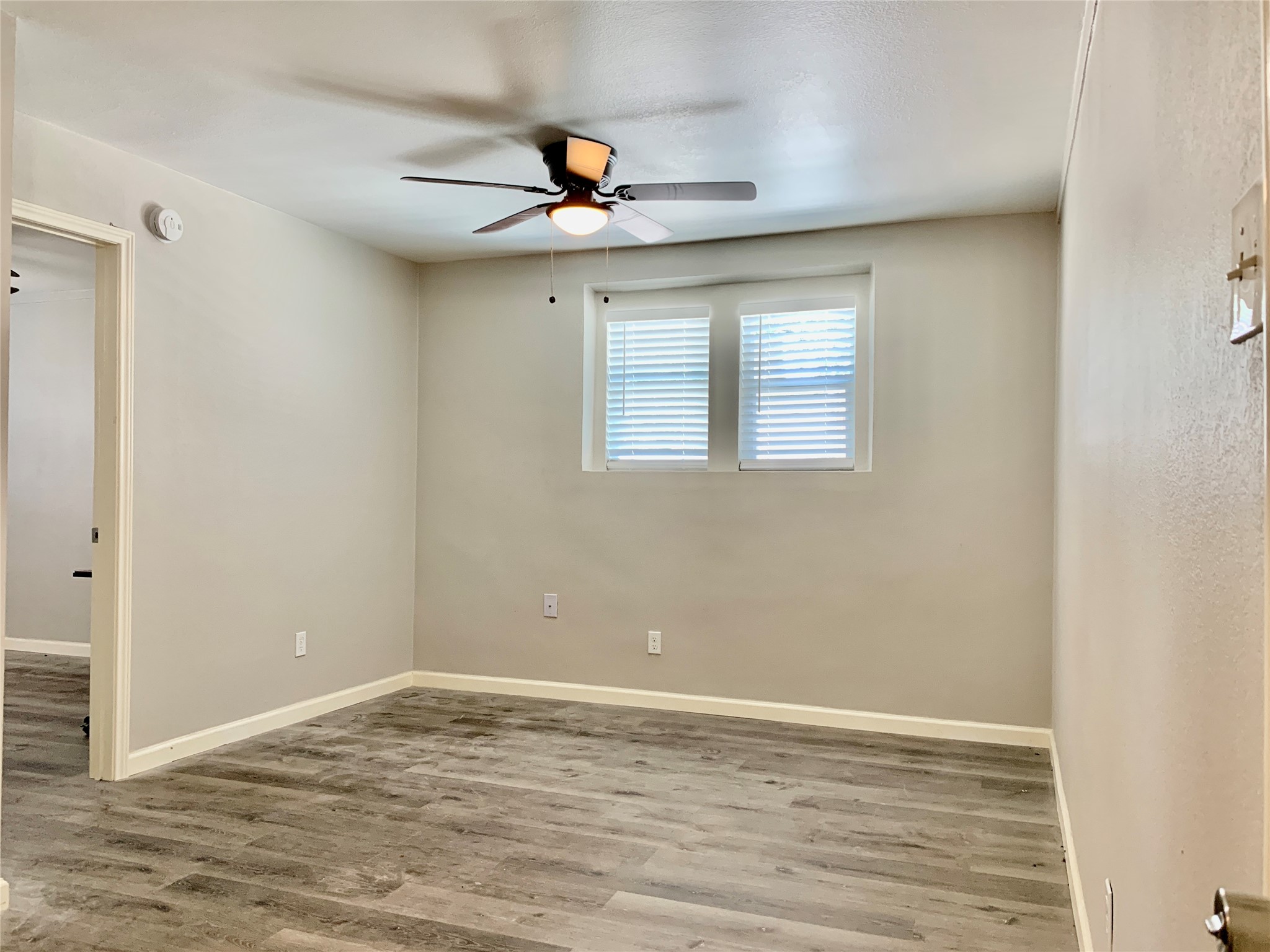 6702 Fulton Street, Unit 8 Houston, TX 77022 - Photo 2 of 7 Main living space