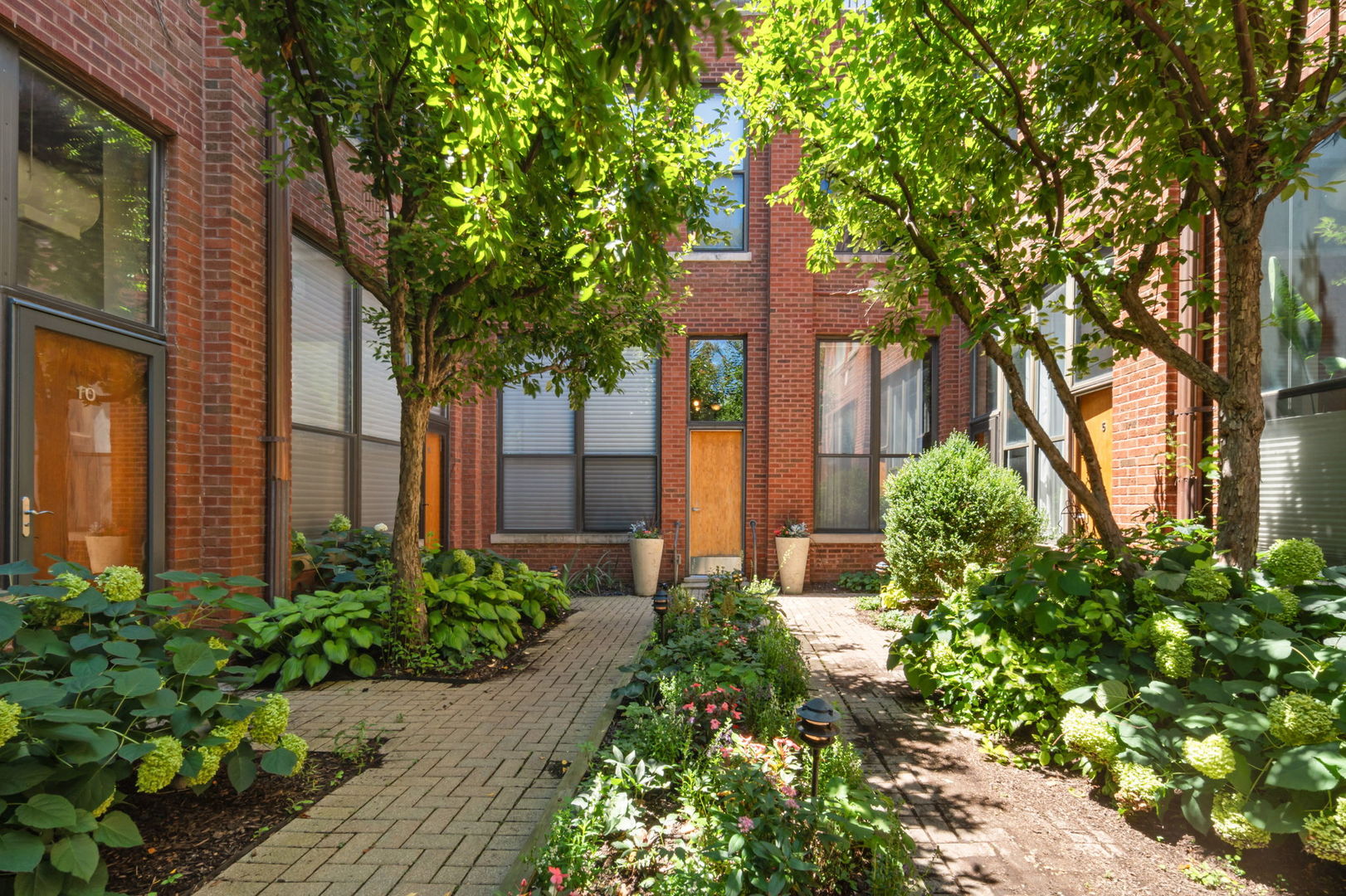 2222 North Racine Avenue, Unit 14 Chicago, IL 60614 - Photo 4 of 34 Gallery Image 4