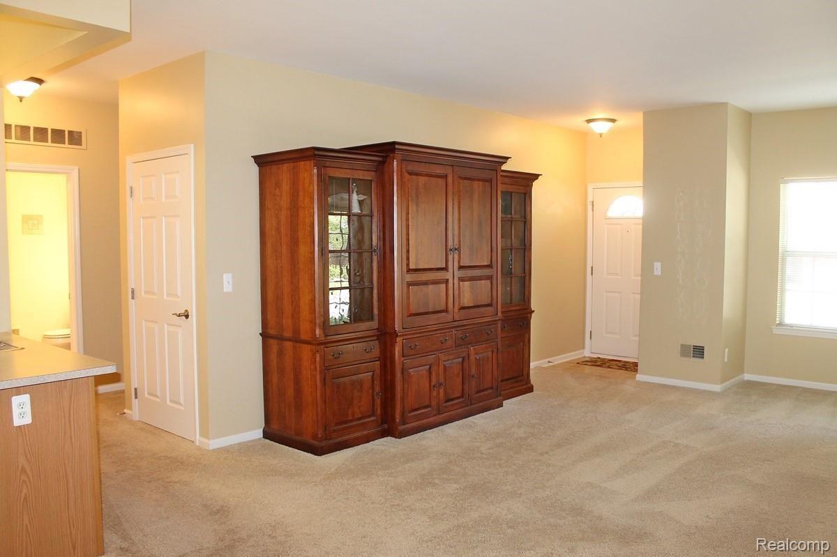 11696 Farmington Road Livonia, MI 48150 - Photo 21 of 39 IMG_7406.JPG