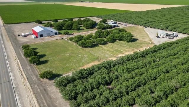 a view of a garden with a houses