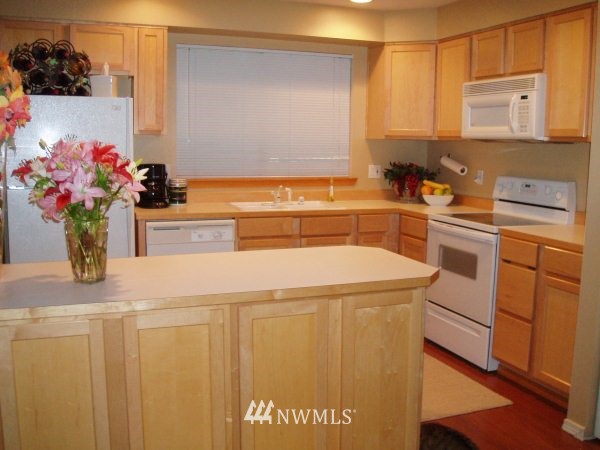2201 192nd Street Southeast, Unit L3 Bothell, WA 98012 - Photo 7 of 19