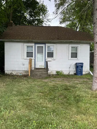 $35,000 | 2957 Mackin Road, Flint, MI 48504