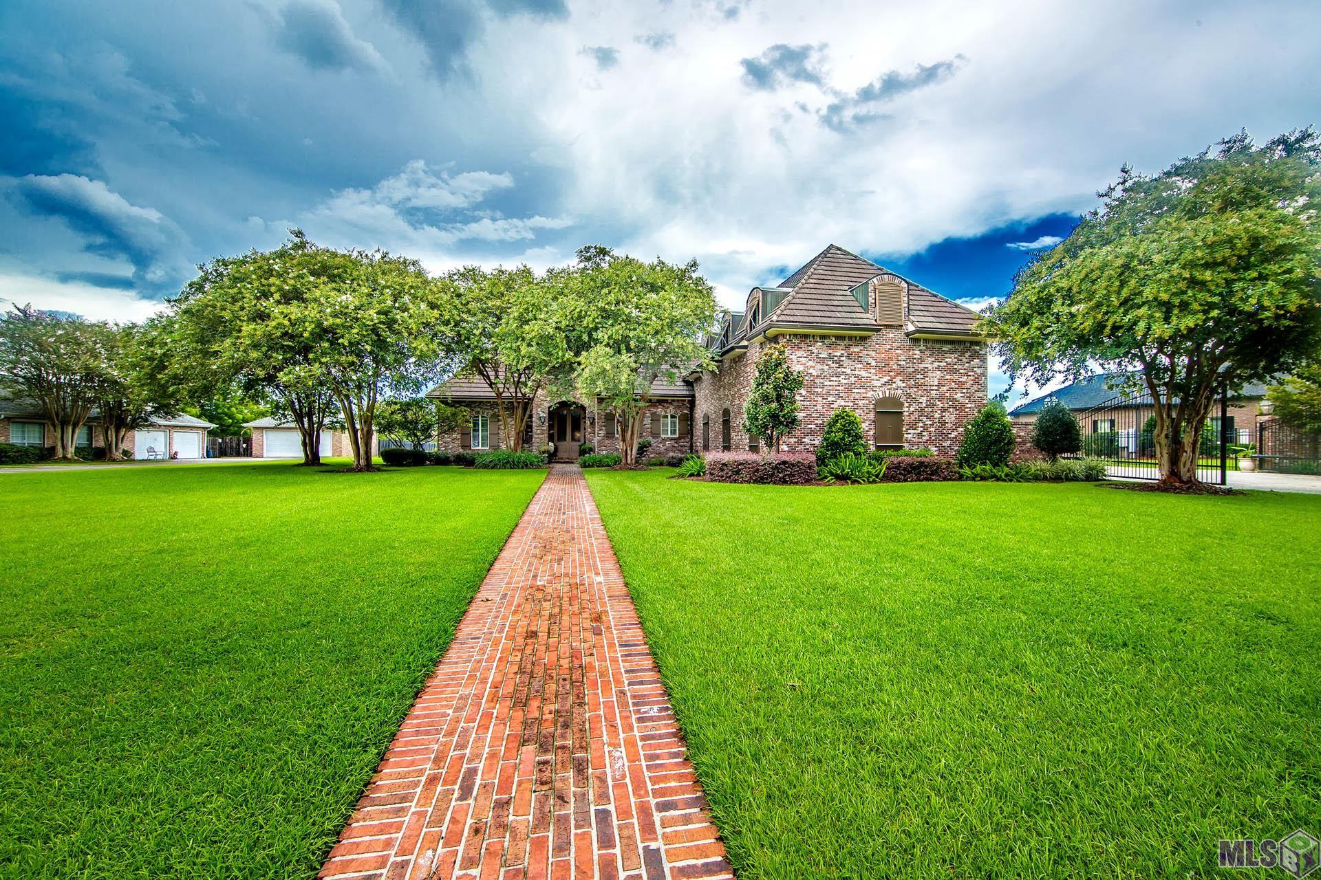 157 Regal Row Houma, LA 70360 - Photo 1 of 31