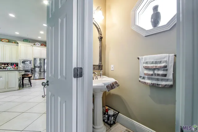 $1,001,500 | 157 Regal Row, Houma, LA 70360