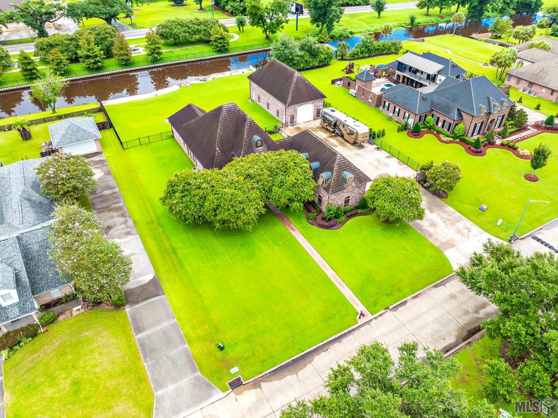 157 Regal Row Houma, LA 70360 - Photo 3 of 31