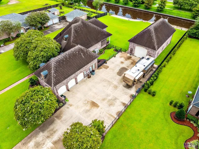 $1,001,500 | 157 Regal Row, Houma, LA 70360
