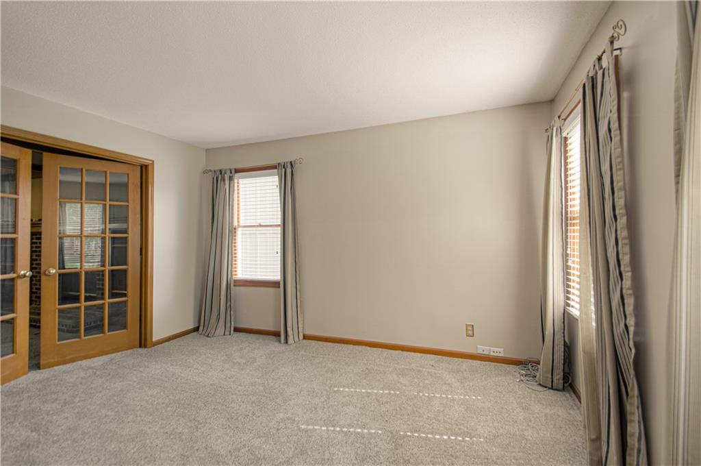 8209 Bell Road Lenexa, KS 66219 - Photo 5 of 49