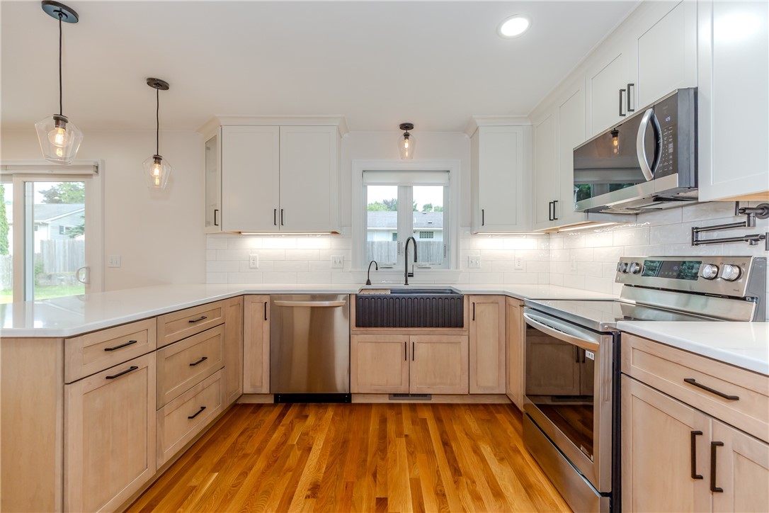 8 Barnes Street Smithfield, RI 02828 - Photo 6 of 48