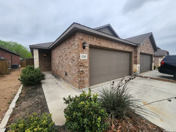 $1,795 | 1241 Old Farm To Market Road 306, New Braunfels, TX 78130