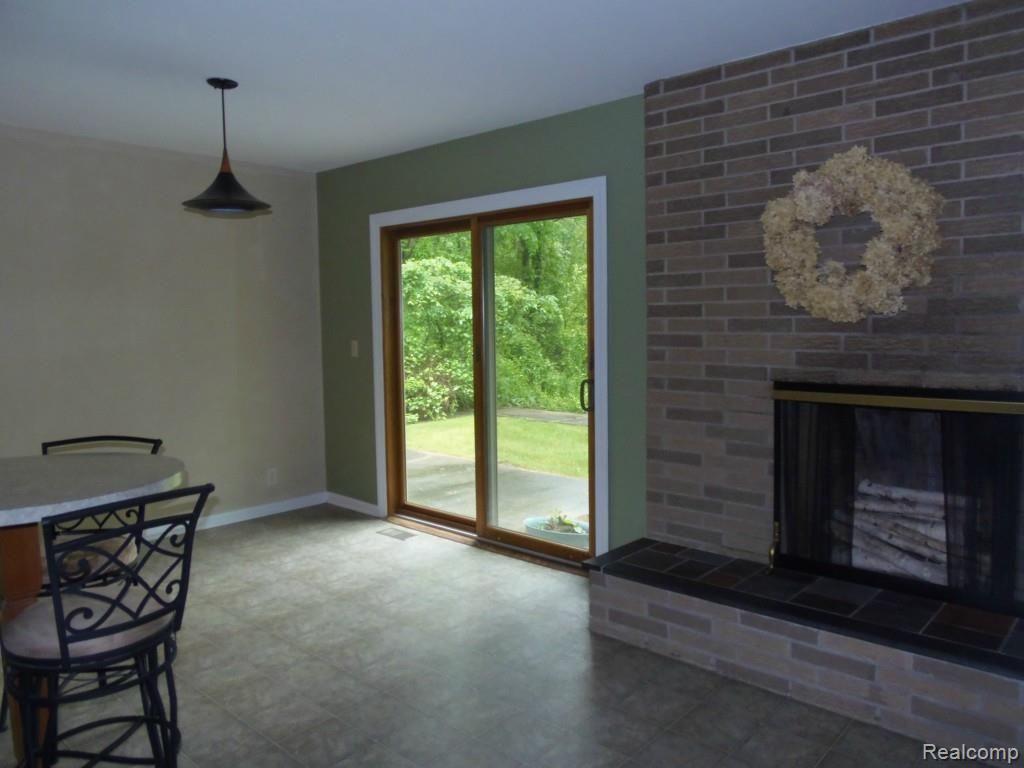 9444 Hyne Road Brighton, MI 48114 - Photo 9 of 34 2575.jpg