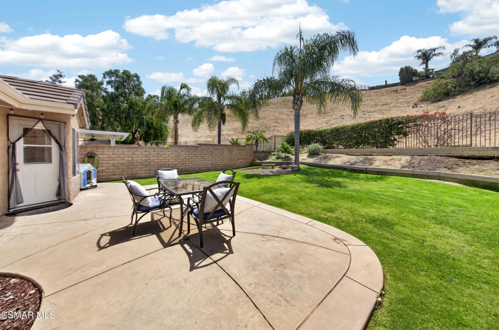 3072 Lamplighter Street Simi Valley, CA 93065 - Photo 13 of 18
