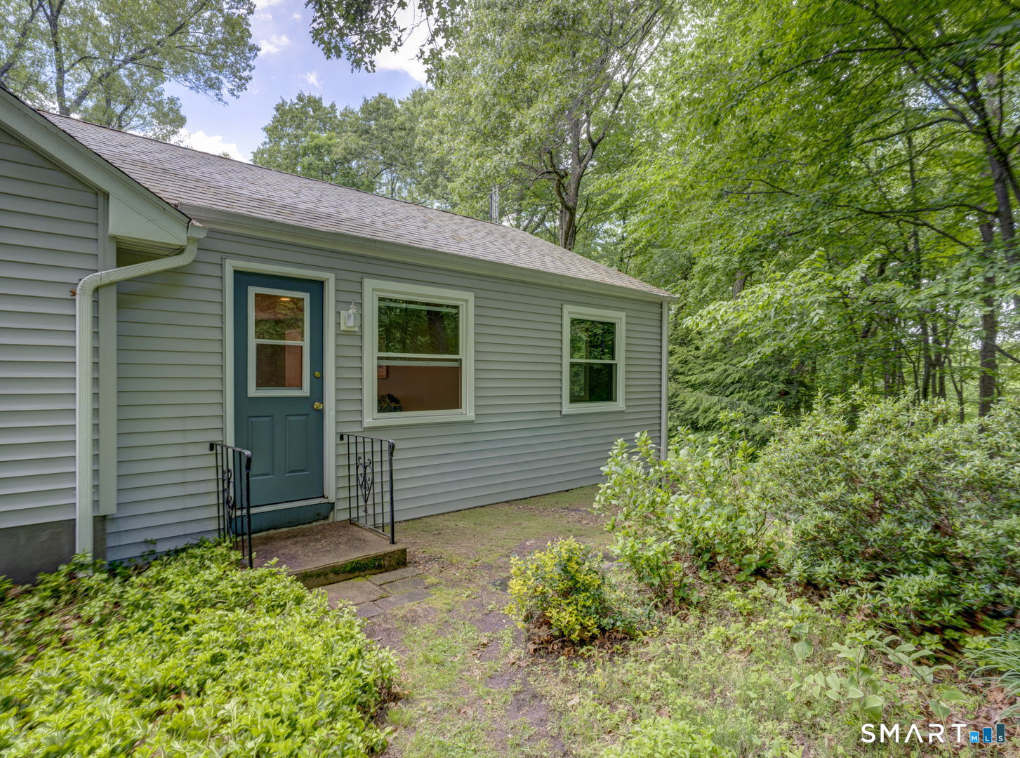 39 Woodhaven Road Glastonbury, CT 06033 - Photo 16 of 40 Side entry for in-law suite
