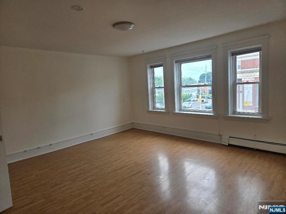 502 Broad Avenue Ridgefield, NJ 07657 - Photo 3 of 9