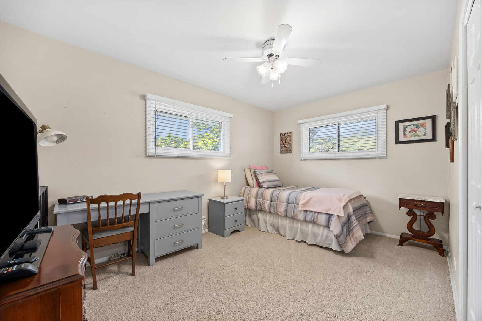 723 Inverness Road Lisle, IL 60532 - Photo 16 of 40 a living room with furniture and a flat screen tv