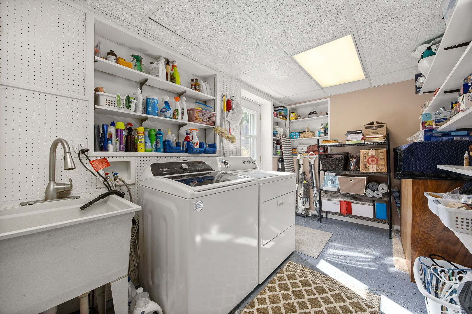 723 Inverness Road Lisle, IL 60532 - Photo 23 of 40 a room with furniture and a book shelf
