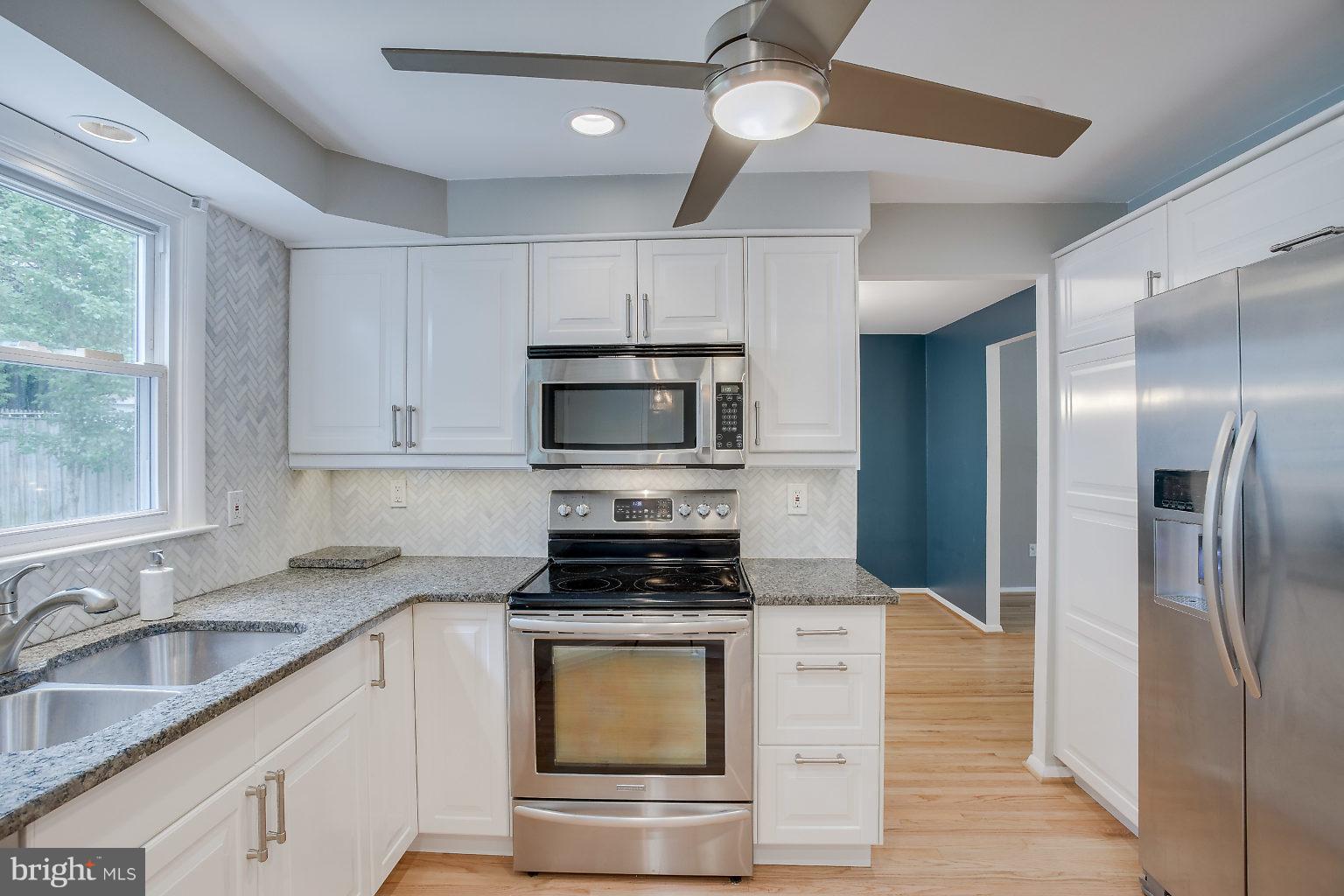 517 Bathurst Road Baltimore, MD 21228 - Photo 12 of 27 gas range