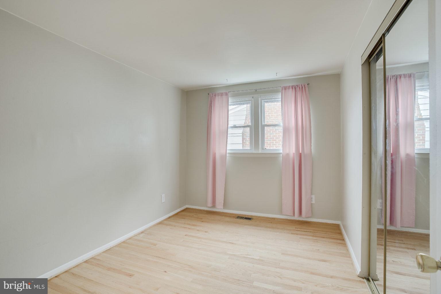 517 Bathurst Road Baltimore, MD 21228 - Photo 20 of 27 3rd bedroom