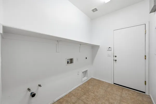 $2,400 | 8407 West Myrtle Avenue, Glendale, AZ 85305