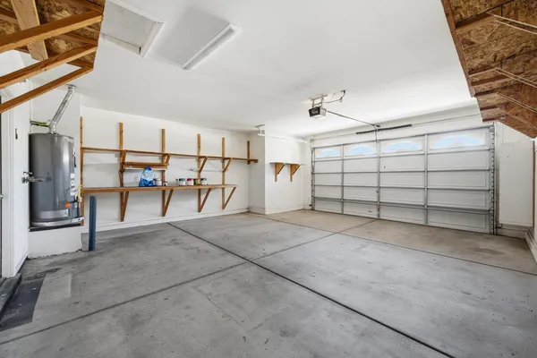 $2,400 | 8407 West Myrtle Avenue, Glendale, AZ 85305