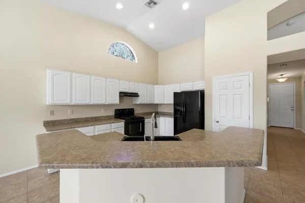 $2,400 | 8407 West Myrtle Avenue, Glendale, AZ 85305