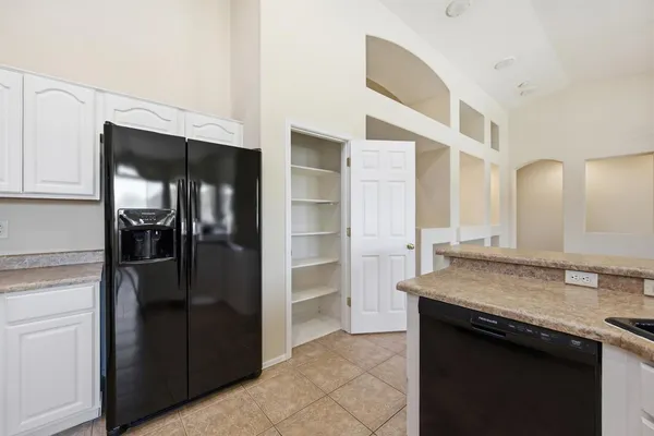 $2,400 | 8407 West Myrtle Avenue, Glendale, AZ 85305