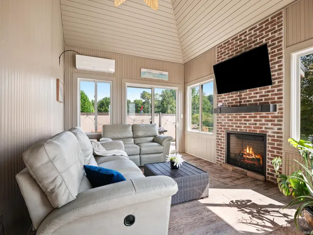 $1,750,000 | 8217 East Constitution Drive, Syracuse, IN 46567