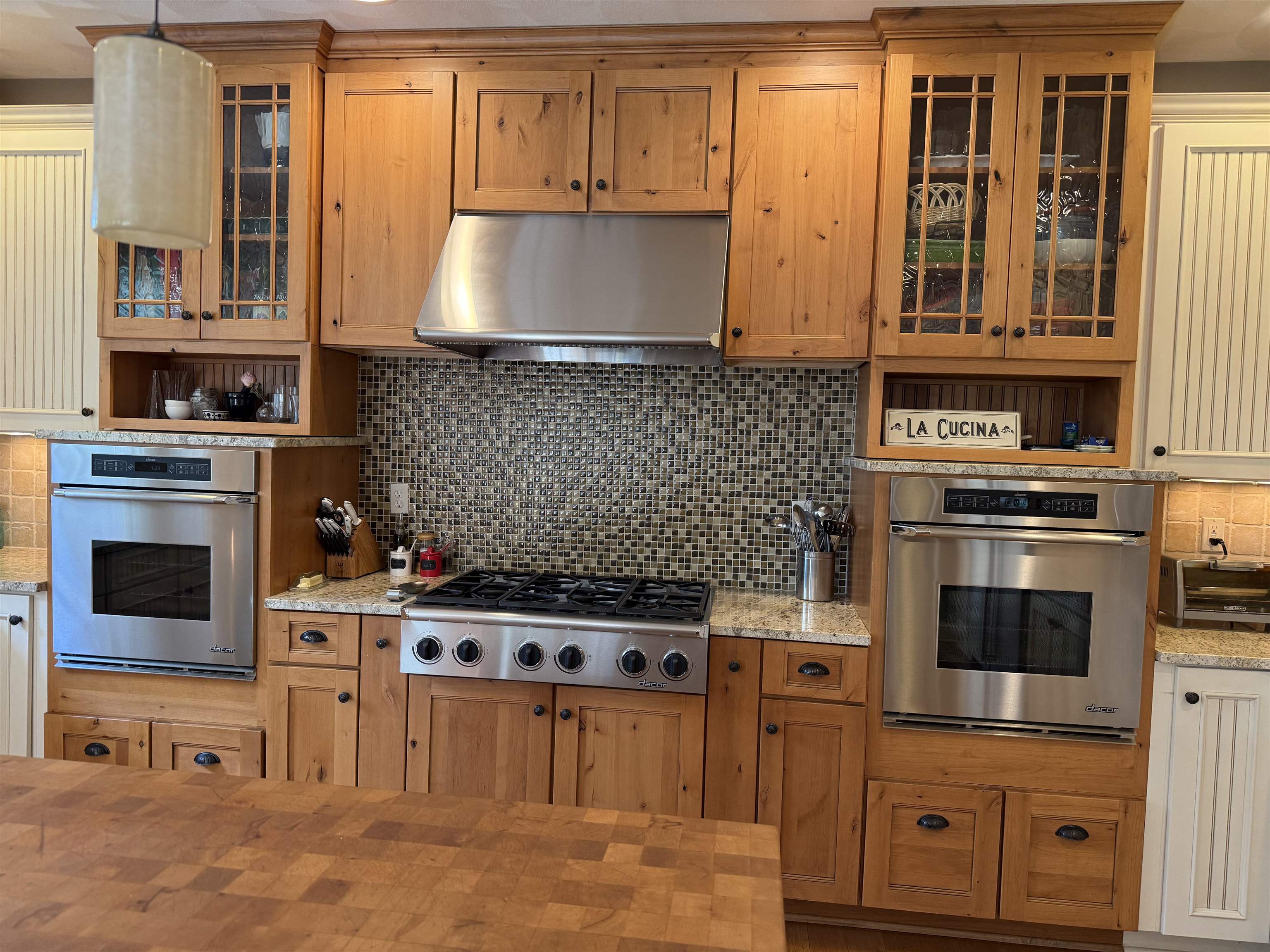 7432 Timber Ridge Road Roscoe, IL 61073 - Photo 4 of 17 a kitchen with stainless steel appliances granite countertop a stove and a microwave
