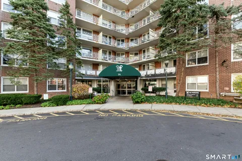 $3,495 | 71 Strawberry Hill Avenue, Unit 305, Stamford, CT 06902